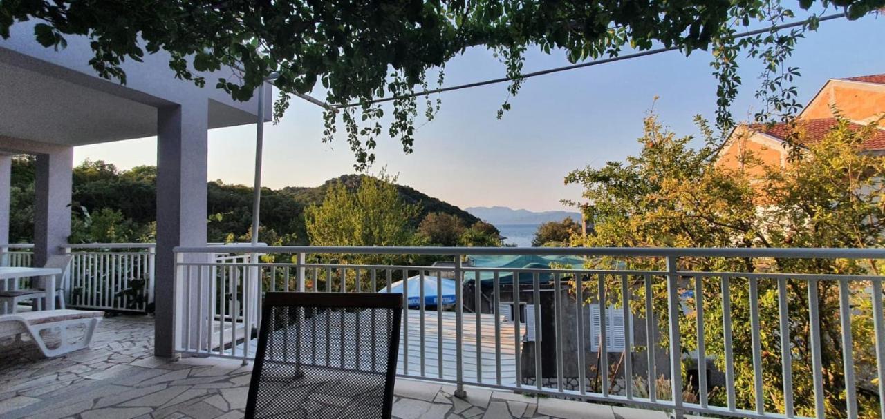 Apartments Vesela Janjina Екстер'єр фото