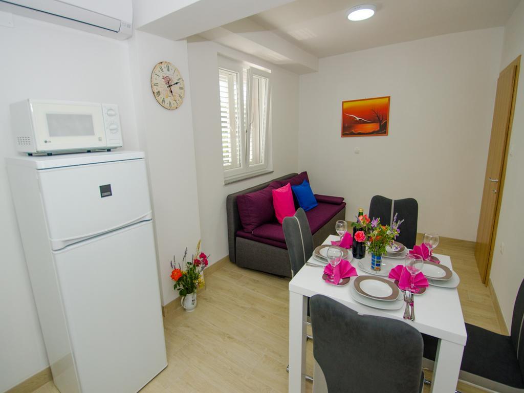 Apartments Vesela Janjina Екстер'єр фото