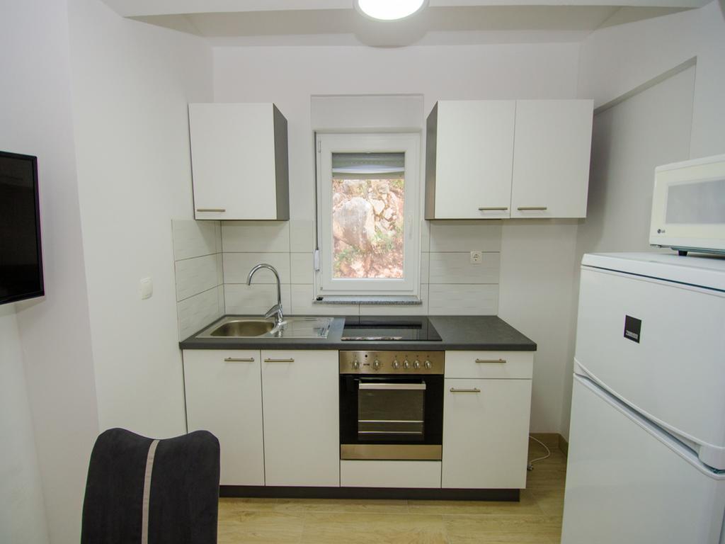 Apartments Vesela Janjina Екстер'єр фото