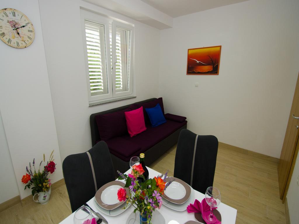 Apartments Vesela Janjina Екстер'єр фото