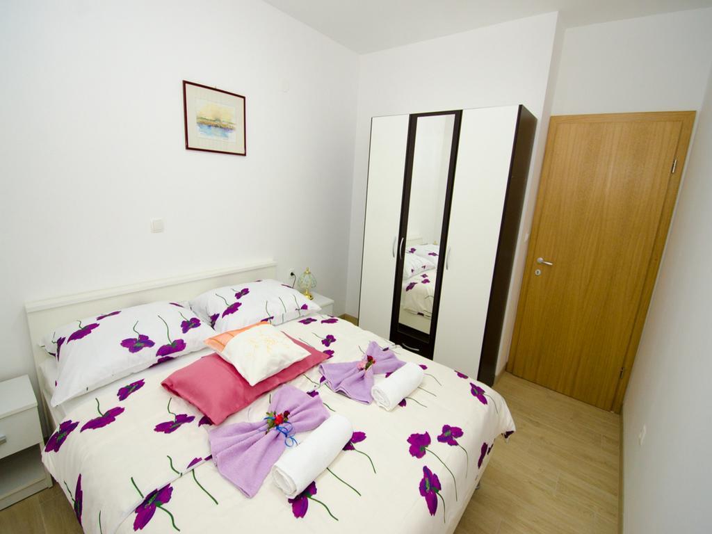 Apartments Vesela Janjina Екстер'єр фото