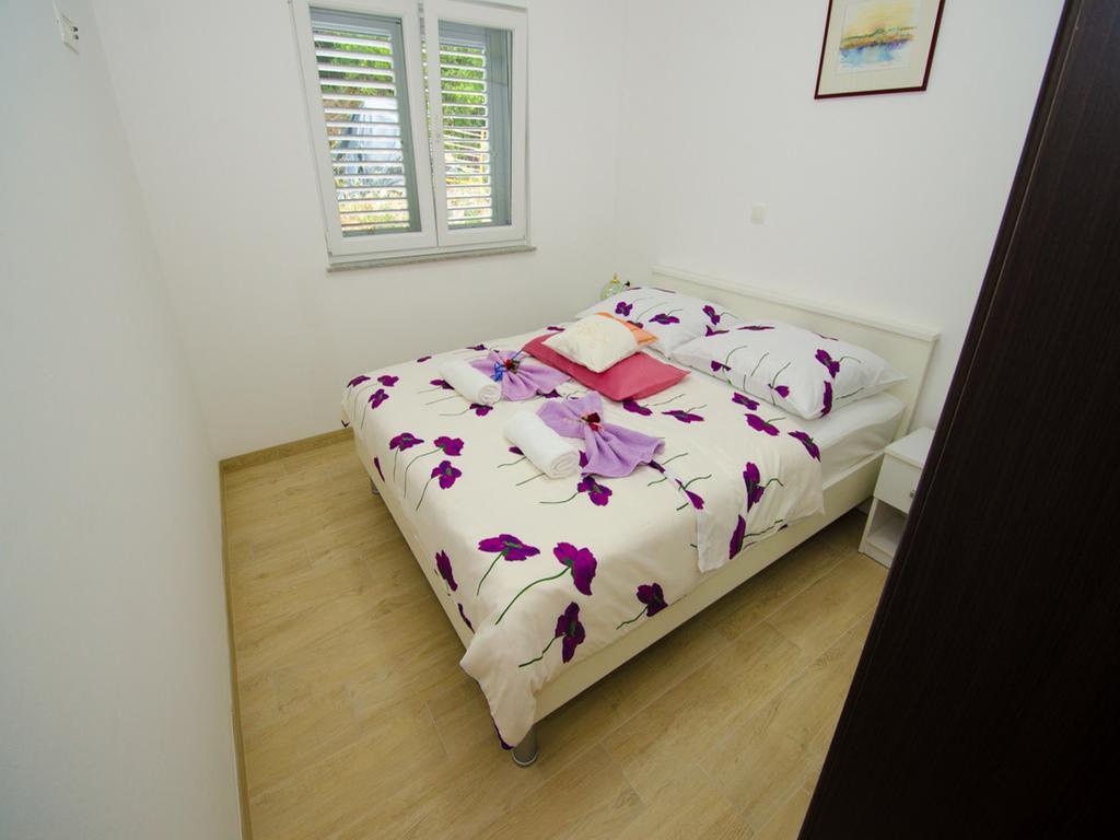 Apartments Vesela Janjina Екстер'єр фото