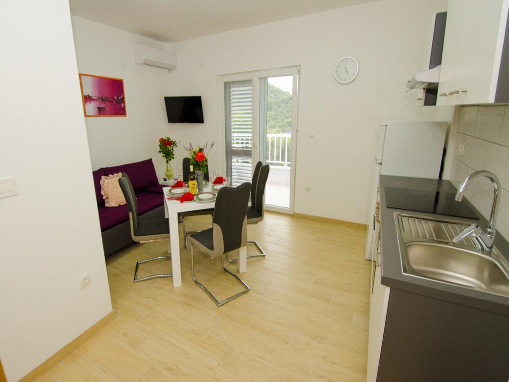 Apartments Vesela Janjina Екстер'єр фото