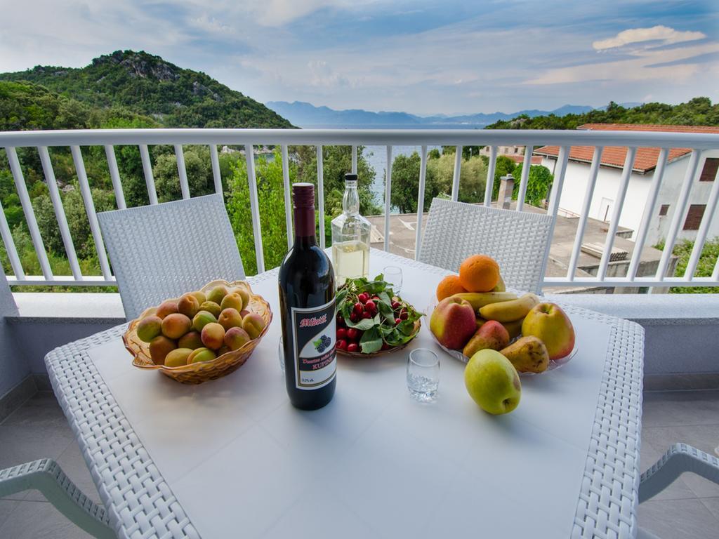 Apartments Vesela Janjina Екстер'єр фото