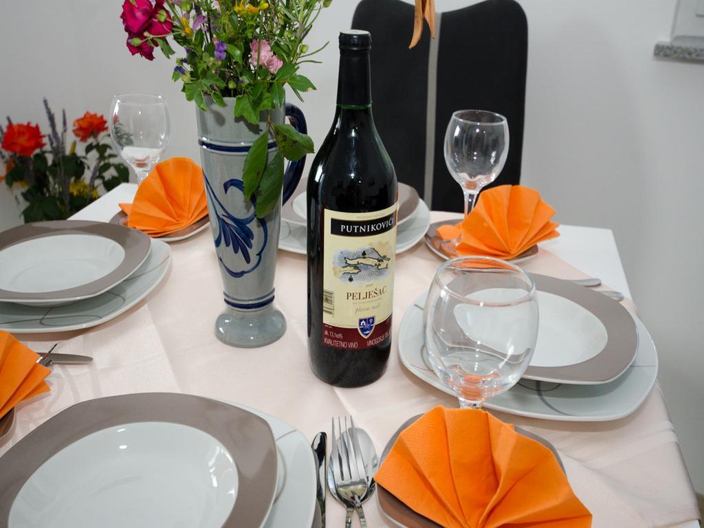 Apartments Vesela Janjina Екстер'єр фото