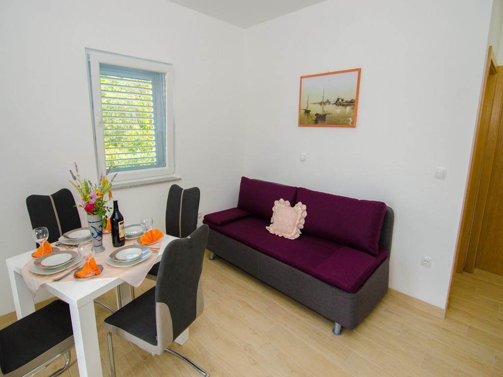 Apartments Vesela Janjina Екстер'єр фото