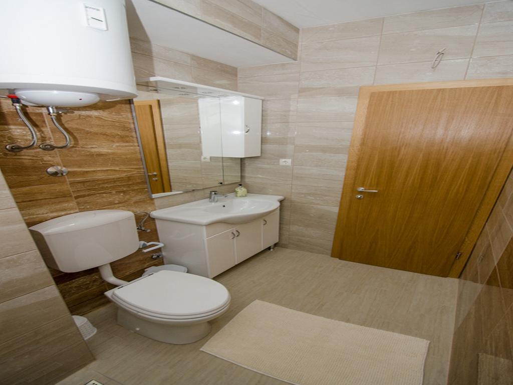 Apartments Vesela Janjina Екстер'єр фото