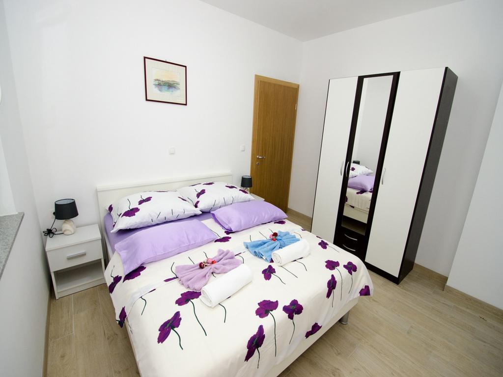 Apartments Vesela Janjina Екстер'єр фото
