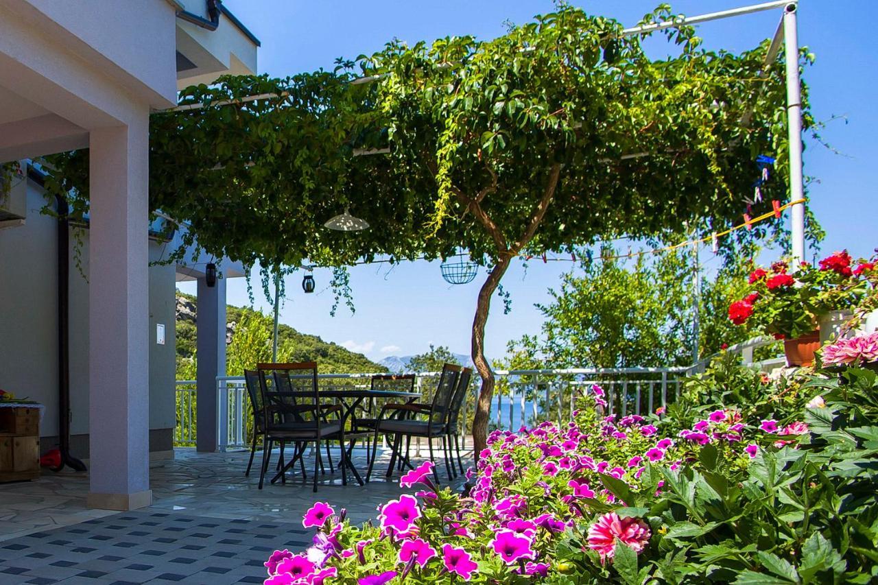 Apartments Vesela Janjina Екстер'єр фото